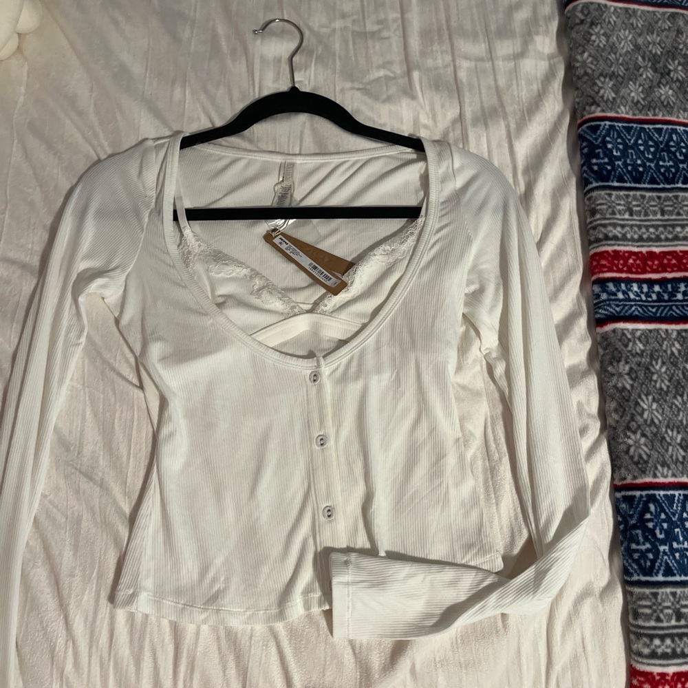 NWT SKIMS Soft Lounge Lace Long Sleeve Button Up Top